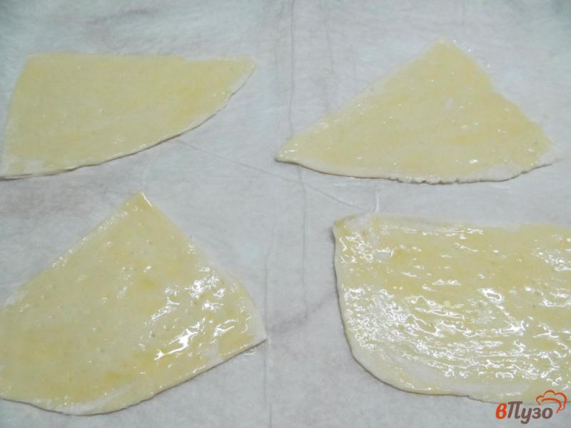 Фото приготовление рецепта: Пирожные из слоеного теста с малиной шаг №1