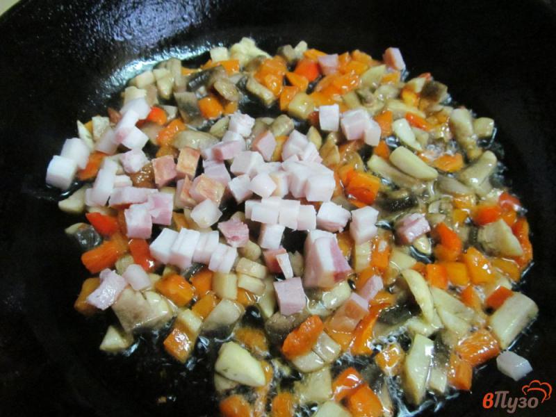 Фото приготовление рецепта: Яичные блины с мясом курицы и ветчиной шаг №2