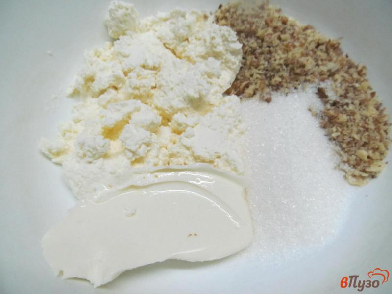 Фото приготовление рецепта: Сырники с грецким орехом и сыром «Янтарь» шаг №2