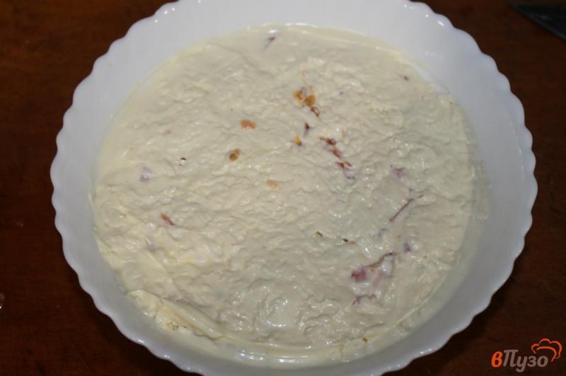 Фото приготовление рецепта: Салат с сардинами, яйцом, сыром и помидорами шаг №6