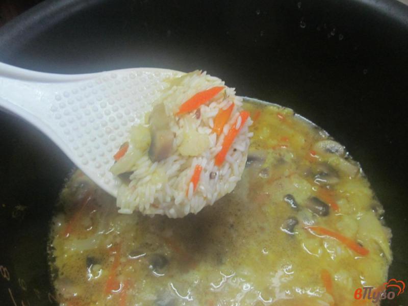 Фото приготовление рецепта: Плов с грибами и цветной капустой в мультиварке шаг №6