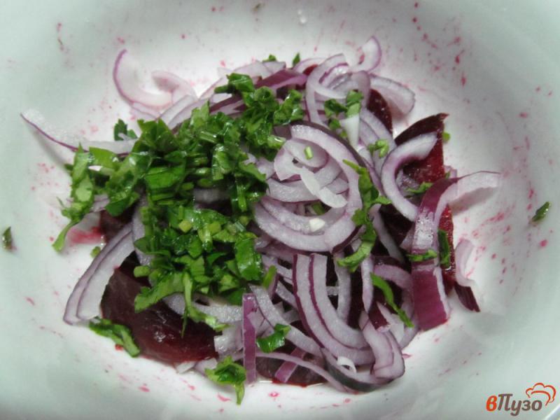 Фото приготовление рецепта: Салат из свеклы с копченой рыбой шаг №2