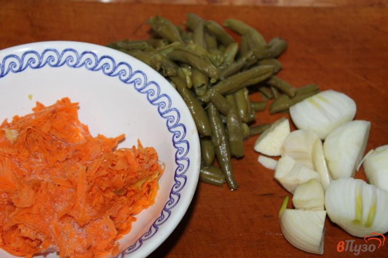 Фото приготовление рецепта: Мясные котлетки с рисом и овощами в томатном соусе шаг №1