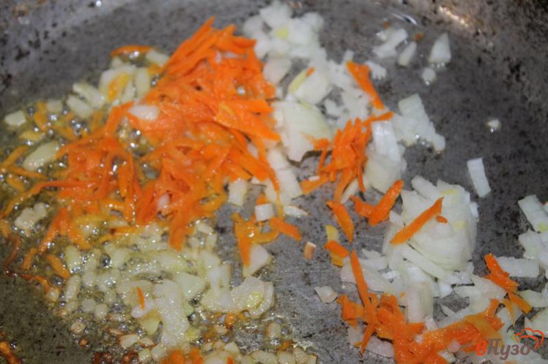 Фото приготовление рецепта: Мясные котлетки с рисом и овощами в томатном соусе шаг №7