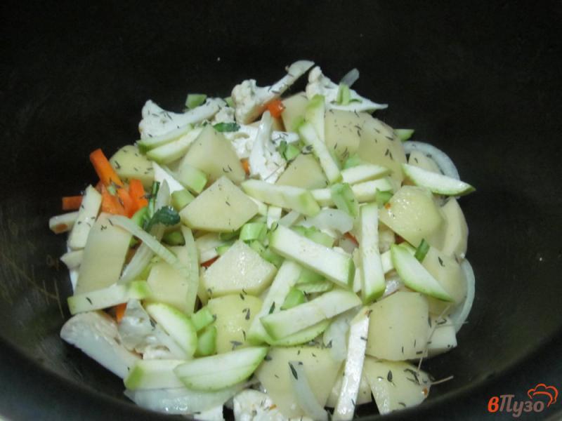 Фото приготовление рецепта: Овощной рагу с курицей в мультиварке шаг №5