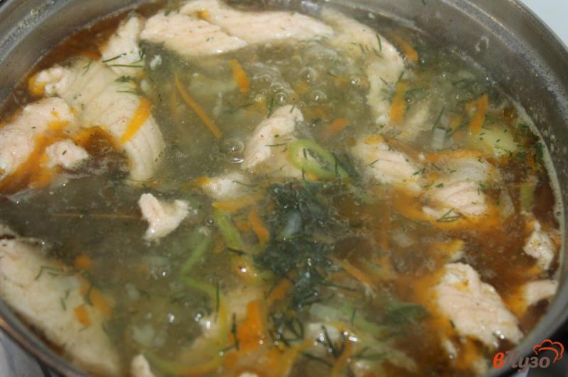Фото приготовление рецепта: Картофельный суп с красной рыбой шаг №7