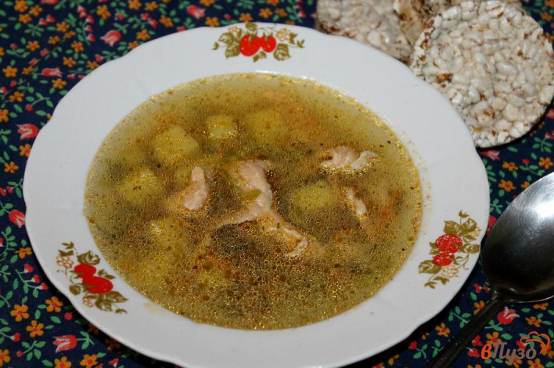 Фото приготовление рецепта: Картофельный суп с красной рыбой шаг №8