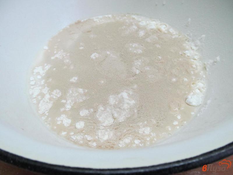 Фото приготовление рецепта: Домашние булочки с карамельным луком шаг №1