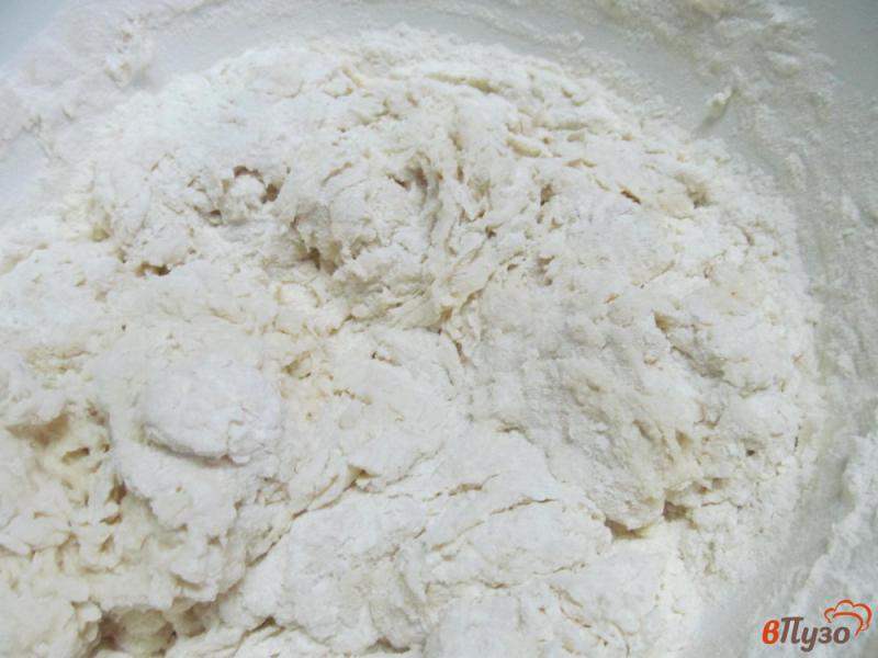 Фото приготовление рецепта: Домашние булочки с карамельным луком шаг №2