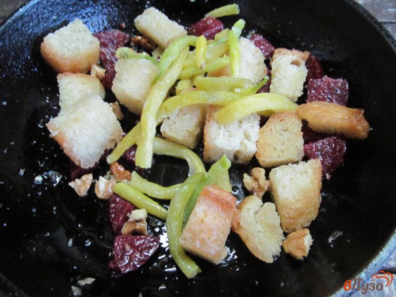 Фото приготовление рецепта: Завтрак на скорую руку - гренки с салями шаг №3