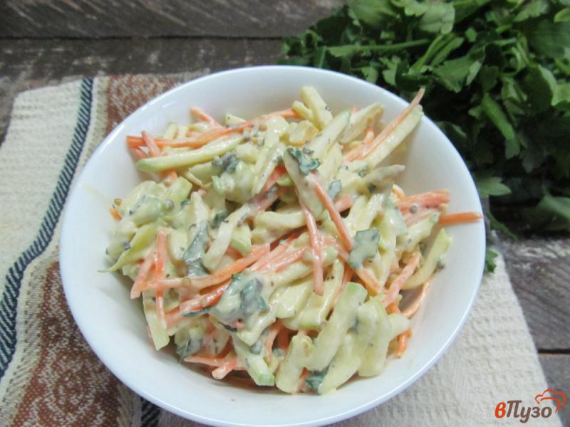 Фото приготовление рецепта: Овощной салат с яблоком шаг №5