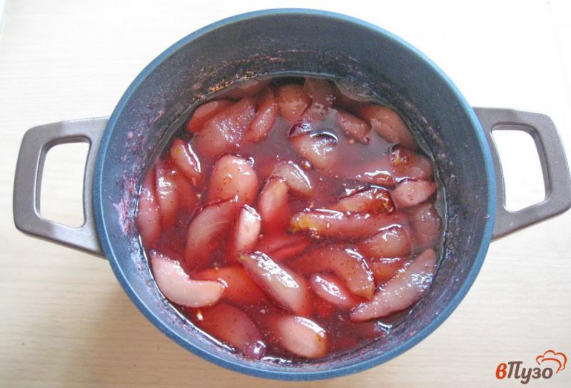 Фото приготовление рецепта: Варенье из груш с брусникой шаг №10