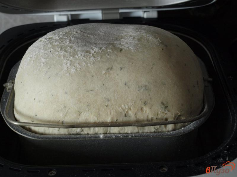 Фото приготовление рецепта: Хлеб на рассоле, сыворотке и свежих дрожжах в хлебопечке шаг №4