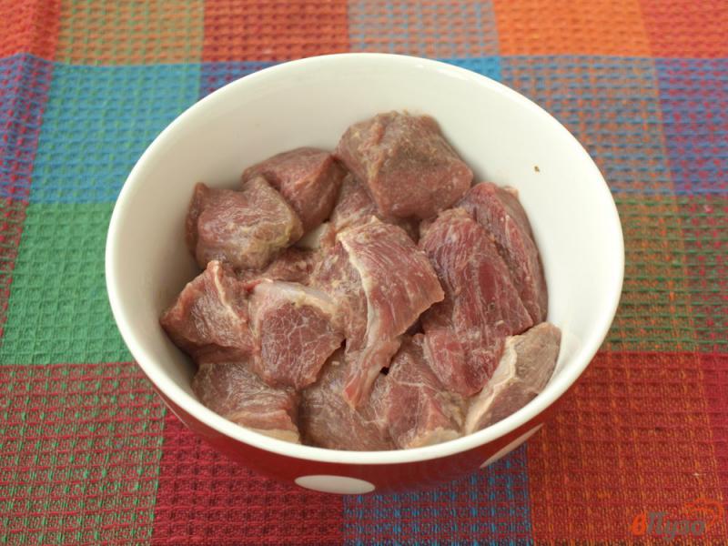 Фото приготовление рецепта: Жаркое из свинины в горшочках шаг №1