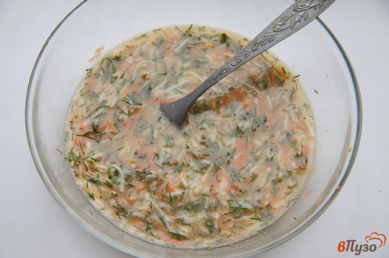 Фото приготовление рецепта: Гренки с сыром, морковью и зеленью шаг №5