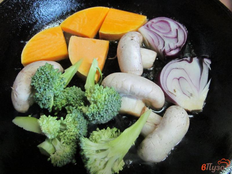 Фото приготовление рецепта: Осеннее блюдо из утки с овощами шаг №2