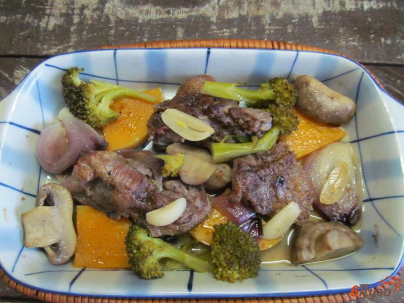 Фото приготовление рецепта: Осеннее блюдо из утки с овощами шаг №5