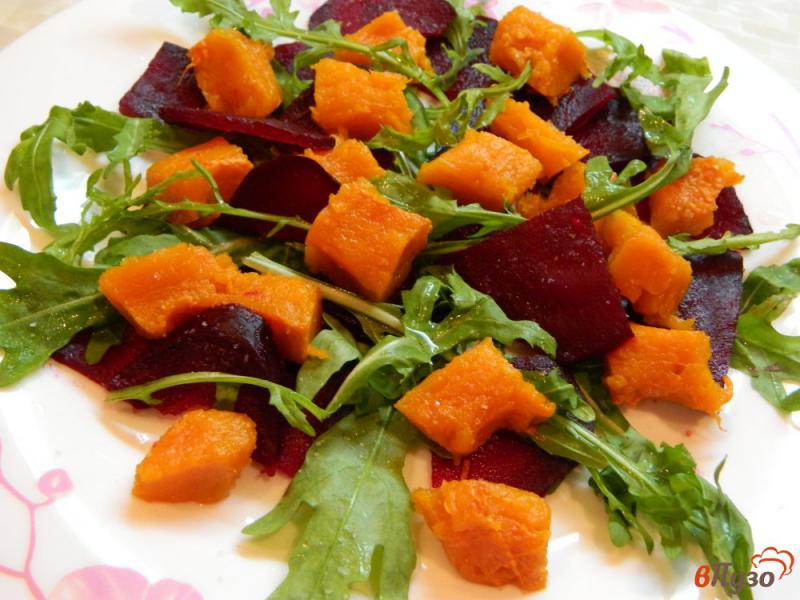Фото приготовление рецепта: Осенний салат с тыквой и свеклой шаг №4