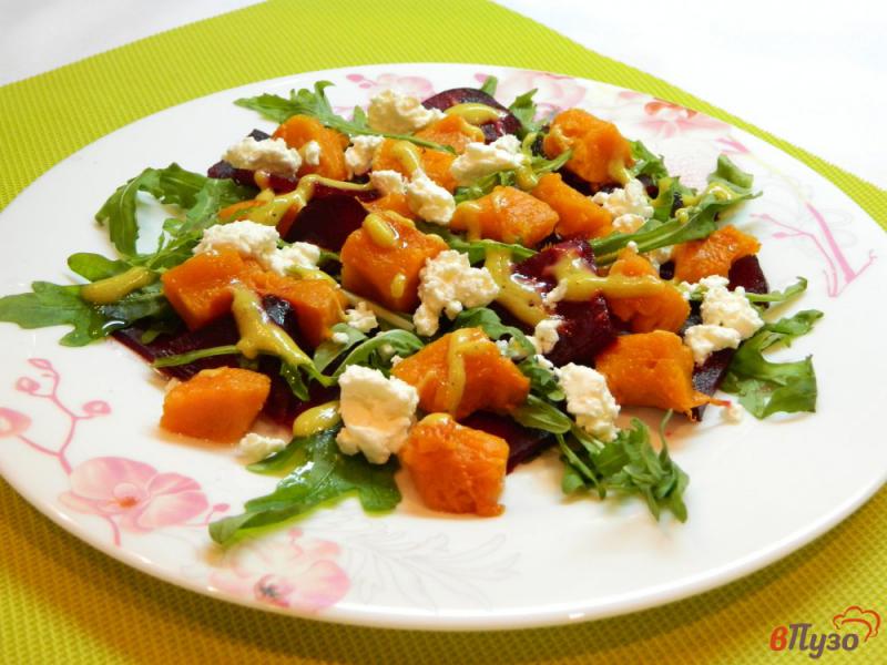 Фото приготовление рецепта: Осенний салат с тыквой и свеклой шаг №6