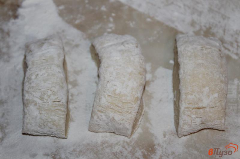 Фото приготовление рецепта: Тонкие хачапури на сковороде с твердым сыром шаг №2