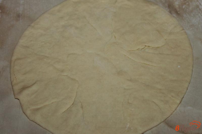Фото приготовление рецепта: Тонкие хачапури на сковороде с твердым сыром шаг №6