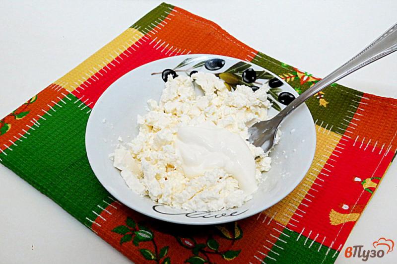 Фото приготовление рецепта: Закуска из огурцов, икры и феты шаг №2