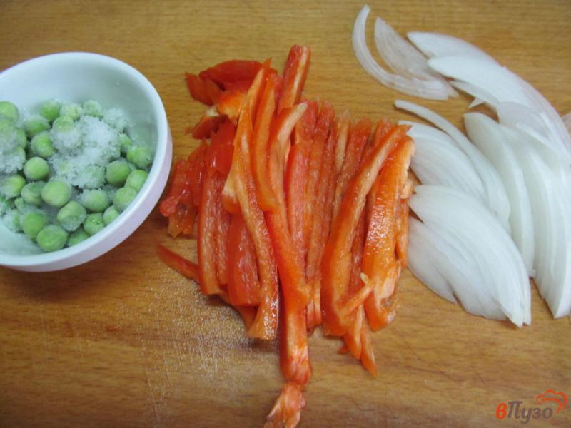 Фото приготовление рецепта: Китайская лапша с курицей шаг №2