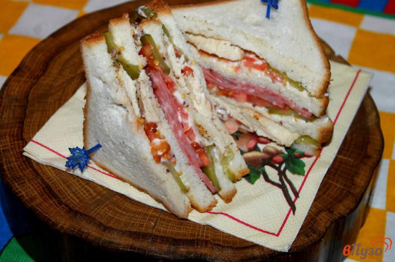 Фото приготовление рецепта: Клаб - сендвич с куриной грудкой и огурцами шаг №9