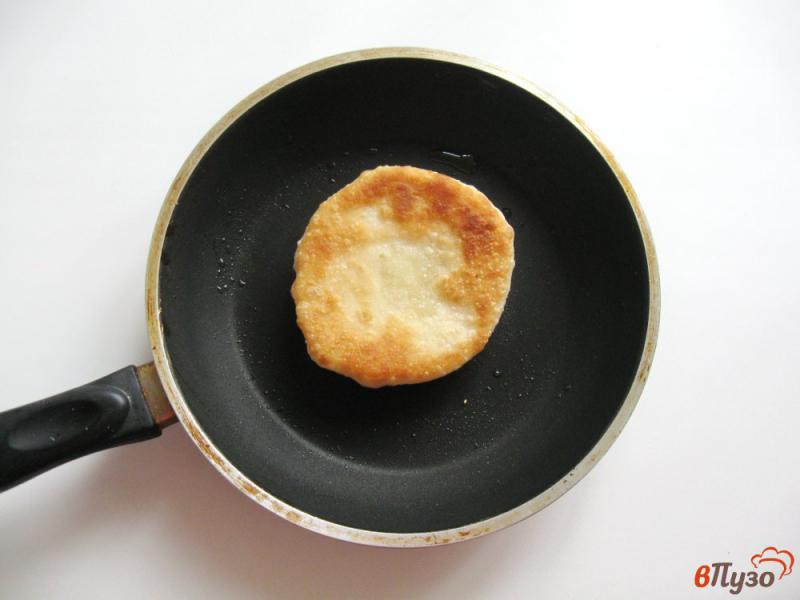 Фото приготовление рецепта: Лепешки с картофелем на сковороде шаг №9