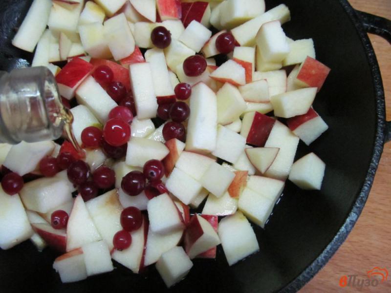 Фото приготовление рецепта: Варенье из яблок с клюквой шаг №1