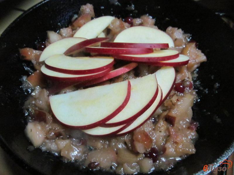 Фото приготовление рецепта: Варенье из яблок с клюквой шаг №4