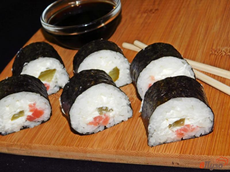 Фото приготовление рецепта: Суши с лососем шаг №5