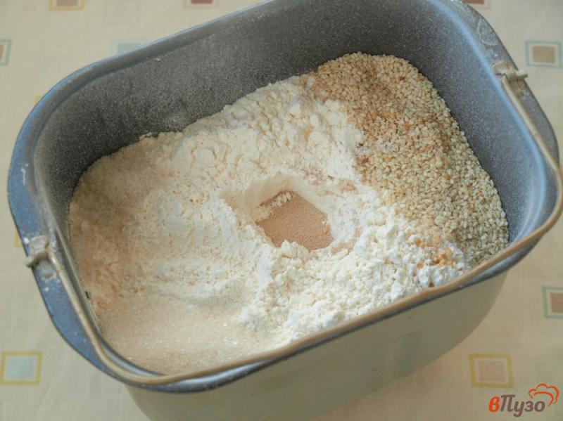 Фото приготовление рецепта: Хлеб на йогурте с кунжутом в хлебопечке шаг №3
