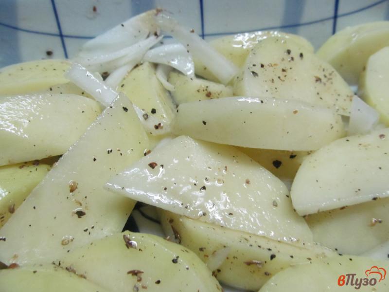 Фото приготовление рецепта: Запеченный картофель под устричным соусом шаг №2