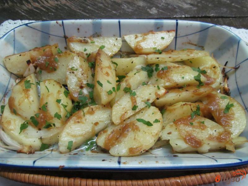 Фото приготовление рецепта: Запеченный картофель под устричным соусом шаг №5