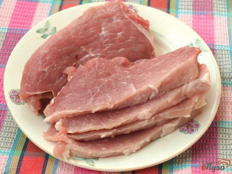 Фото приготовление рецепта: Отбивные из свинины запечённые с аджикой и помидорами шаг №1