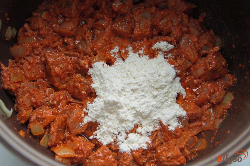 Фото приготовление рецепта: Гуляш из свинины в томатно-сметанном соусе в мультиварке шаг №5