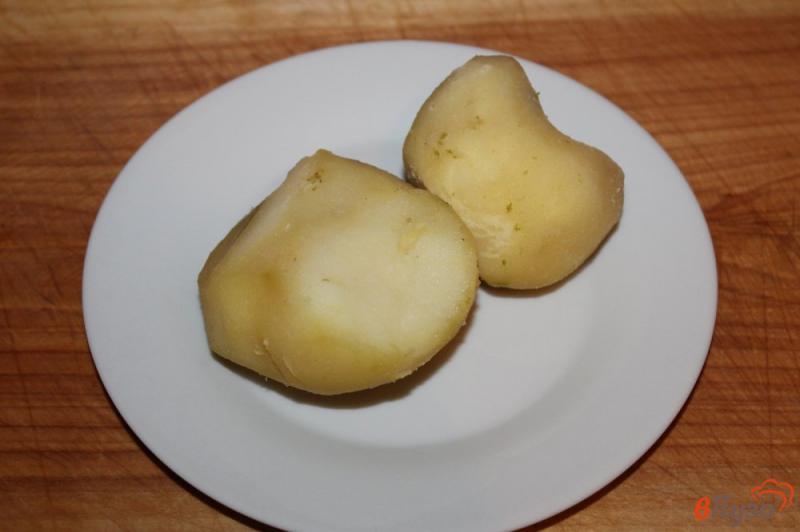 Фото приготовление рецепта: Картофельные ньокки с куриным филе и луком шаг №1