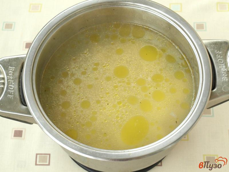 Фото приготовление рецепта: Суп с морской капустой и зелёным горошком шаг №2