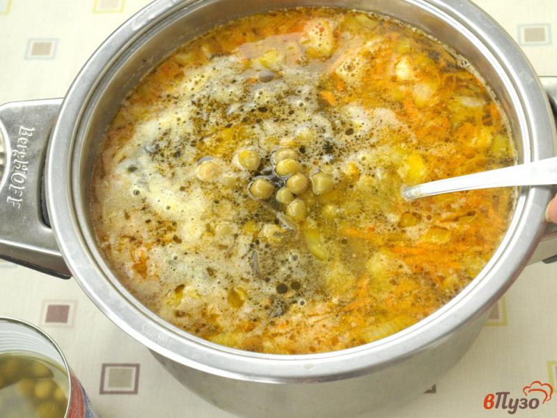 Фото приготовление рецепта: Суп с морской капустой и зелёным горошком шаг №5
