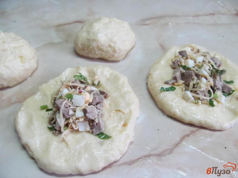 Фото приготовление рецепта: Картофельные пирожки с печенью и яйцом шаг №4