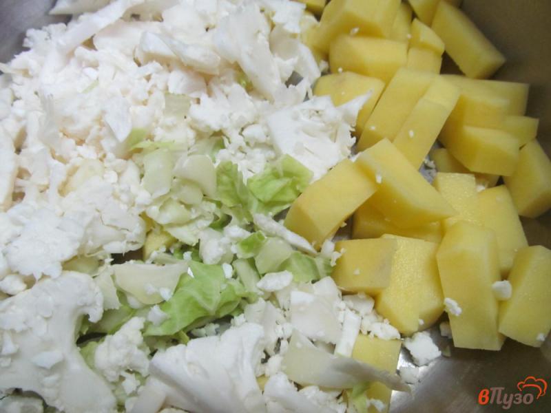 Фото приготовление рецепта: Томатный суп из цветной капусты с грибами и фасолью шаг №1