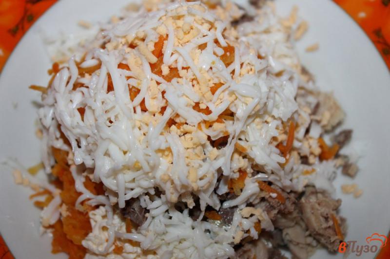 Фото приготовление рецепта: Бутербродная намазка из сардин с яйцом и морковью шаг №4