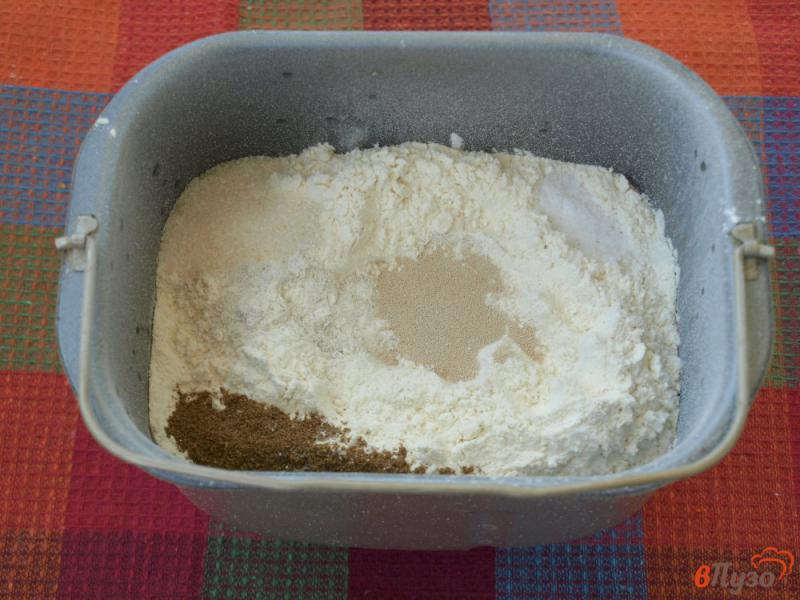 Фото приготовление рецепта: Ржаной хлеб на тёмном пиве с кориандром в хлебопечке шаг №2