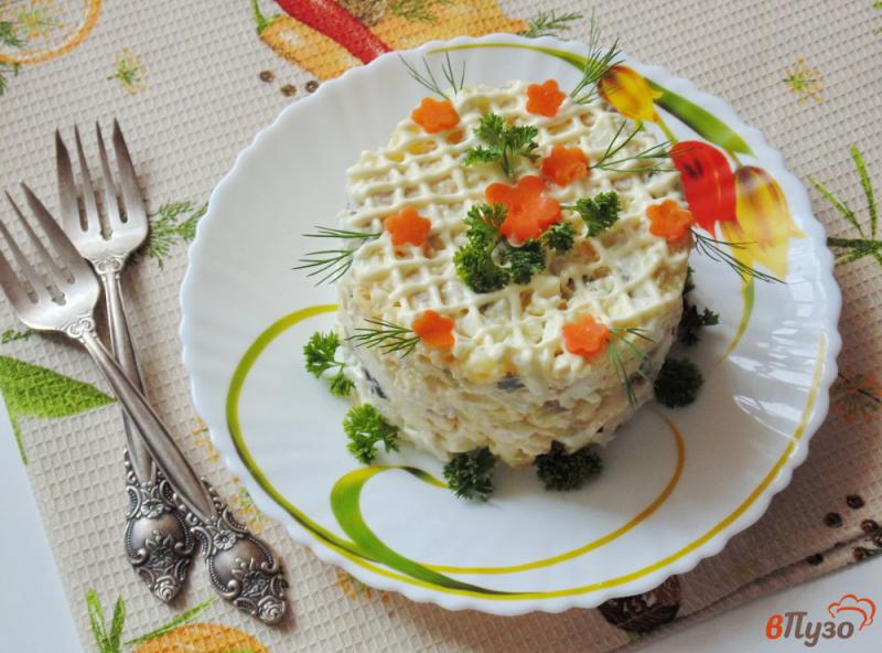 Фото приготовление рецепта: Салат с курицей и сыром шаг №10