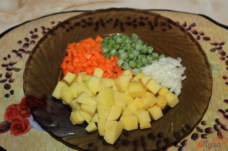 Фото приготовление рецепта: Суп с зеленым горошком и вермишелью шаг №1