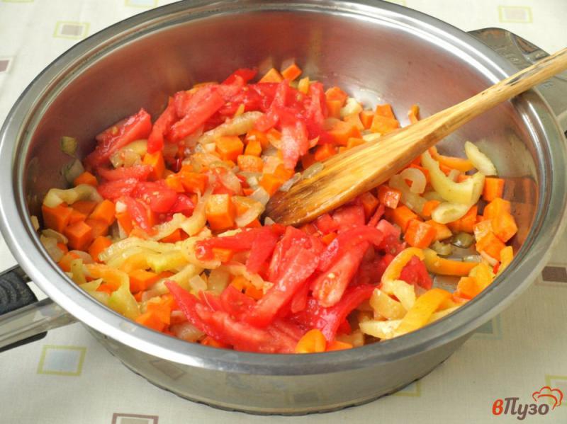 Фото приготовление рецепта: Тушёные овощи с красной чечевицей шаг №4