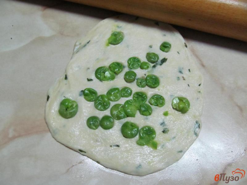 Фото приготовление рецепта: Лепешки с зеленым горошком и мятой шаг №4