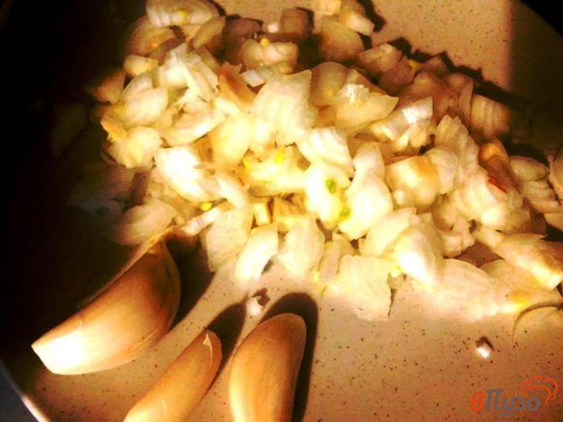 Фото приготовление рецепта: Паста (пенне) с соусом из куриных желудочков шаг №2