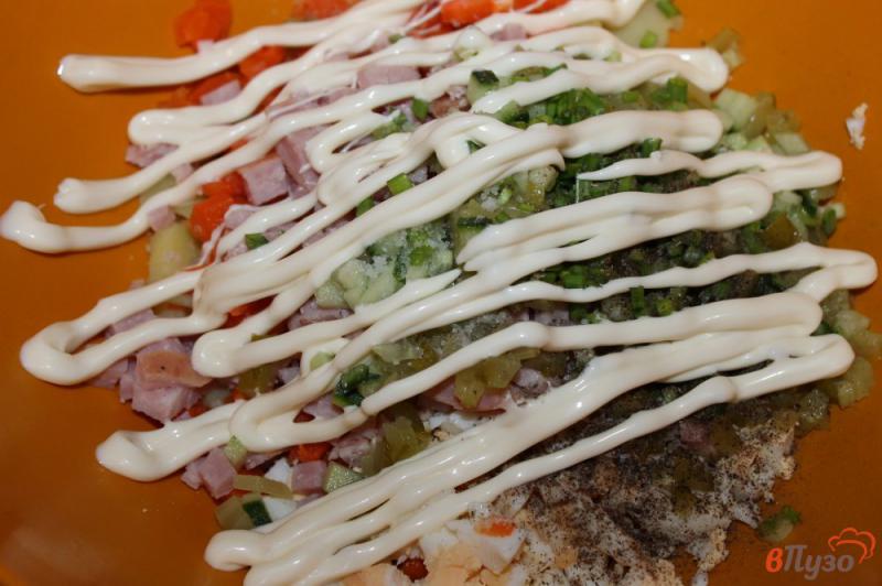 Фото приготовление рецепта: Салат с ветчиной, морковью и картофелем шаг №6